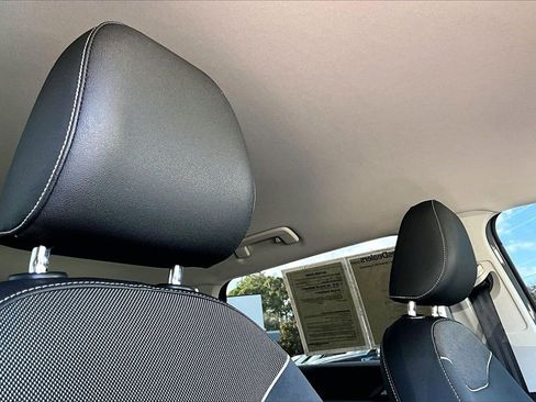 Certified 2024 Volkswagen Taos SE image 21