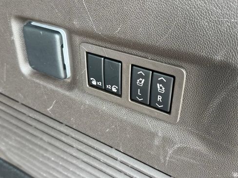 Used 2023 GMC Yukon XL Denali w/ Advanced Technology Package AWD/4WD image 7