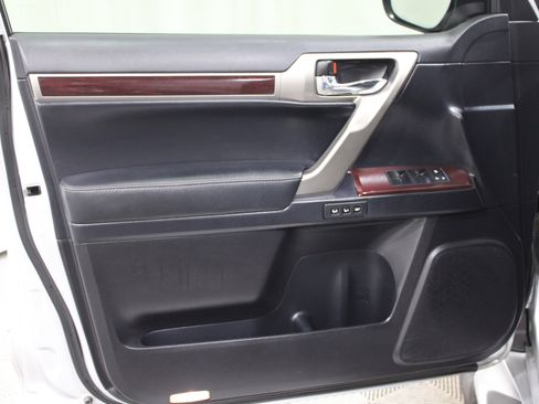 Used 2015 Lexus GX 460 w/ Premium Package image 6