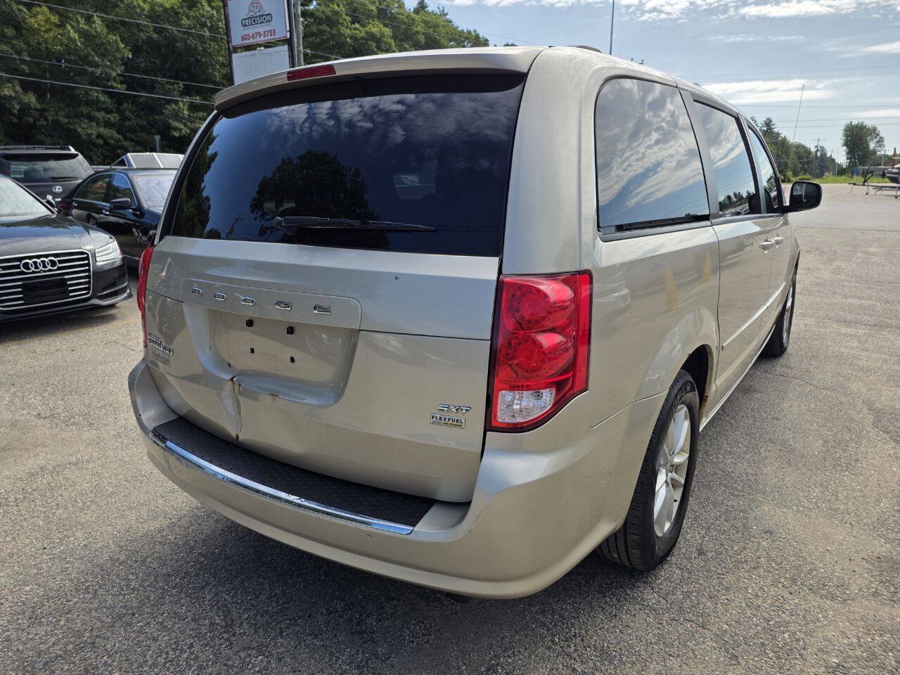 Used 2015 Dodge Grand Caravan SXT FWD image 9