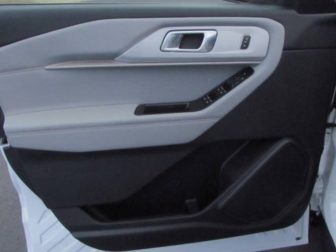 New 2026 Ford Explorer Active w/ Active Comfort Package image 12