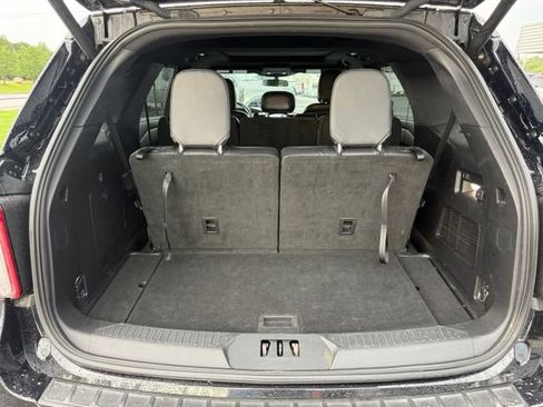 Used 2020 Ford Explorer XLT w/ Equipment Group 202A AWD/4WD image 14