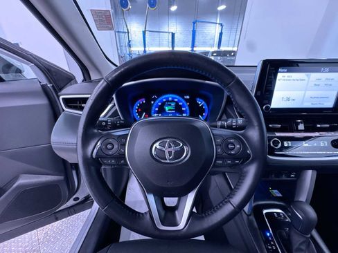 Used 2022 Toyota Corolla Cross XLE w/ Convenience Package AWD/4WD image 7