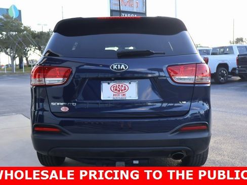 Used 2017 Kia Sorento LX image 6