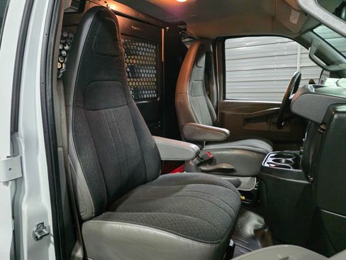 Used 2019 GMC Savana 2500 w/ Driver Convenience Package image 16