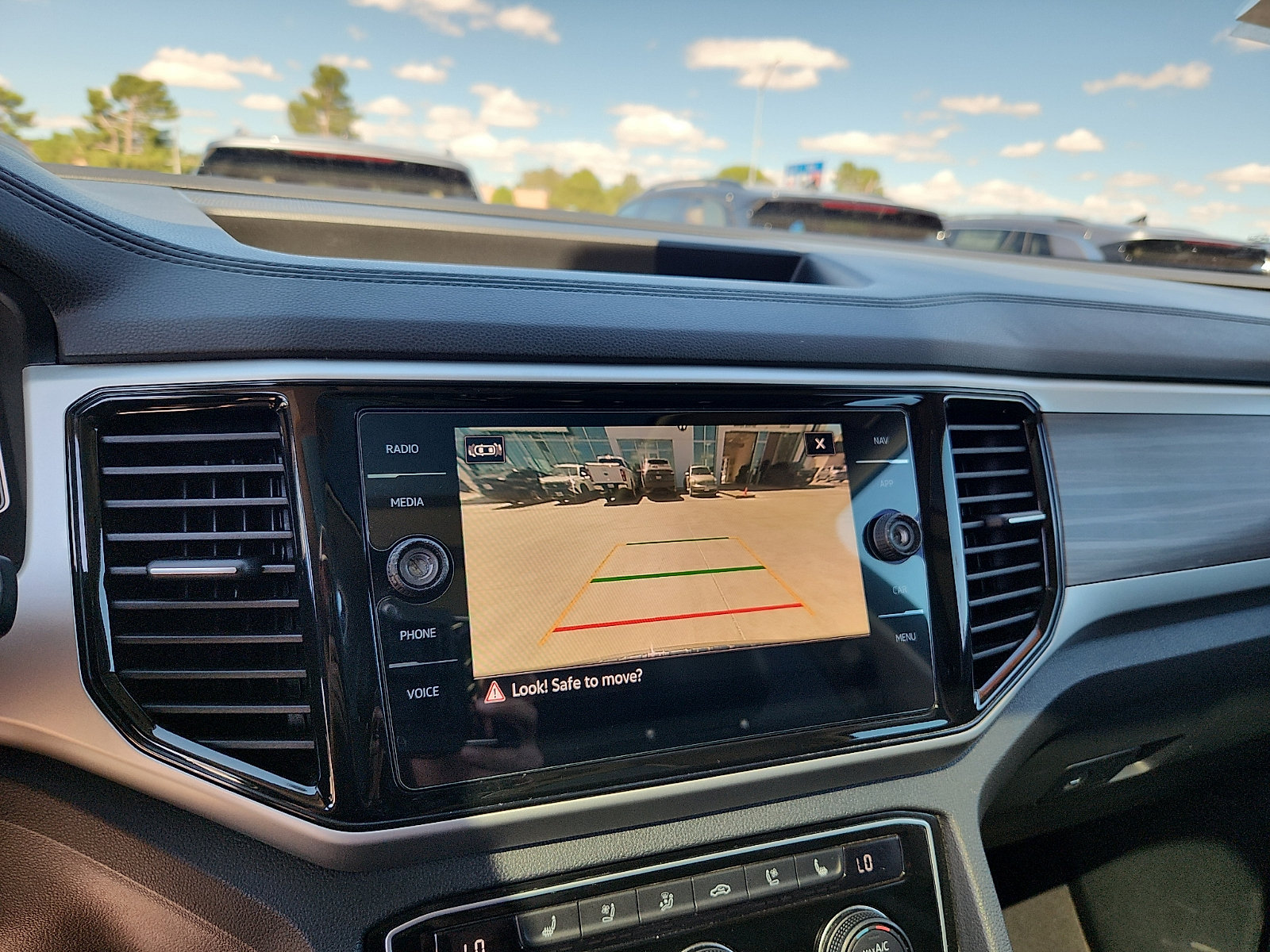 Used 2021 Volkswagen Atlas SEL Premium w/ MDO Package (Bench Seat) AWD/4WD image 18