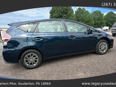 Used 2017 Toyota Prius V Four FWD image 24