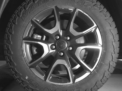 Used 2025 Jeep Compass Trailhawk w/ Trailer Tow Group AWD/4WD image 12