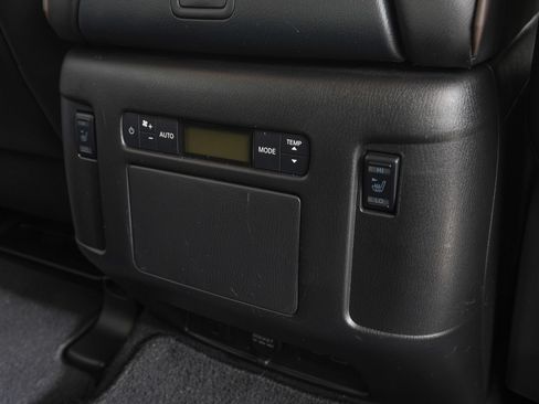 Used 2024 Nissan Armada Platinum w/ Captain's Chairs Package RWD image 10