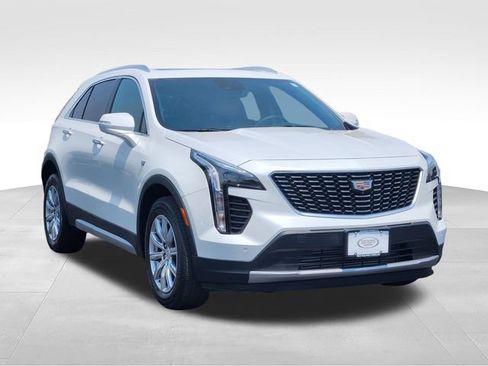 Used 2022 Cadillac XT4 Premium Luxury w/ Enhanced Visibility Package AWD/4WD image 7