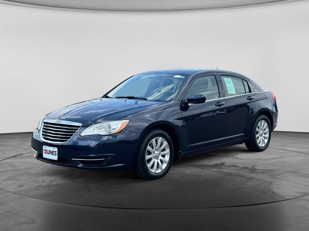 Used 2013 Chrysler 200 Touring FWD image 4