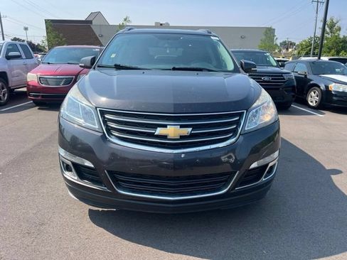Used 2017 Chevrolet Traverse LT w/ Style and Technology Package FWD image 2