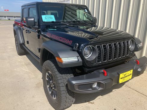 Used 2026 Jeep Gladiator Rubicon AWD/4WD image 3