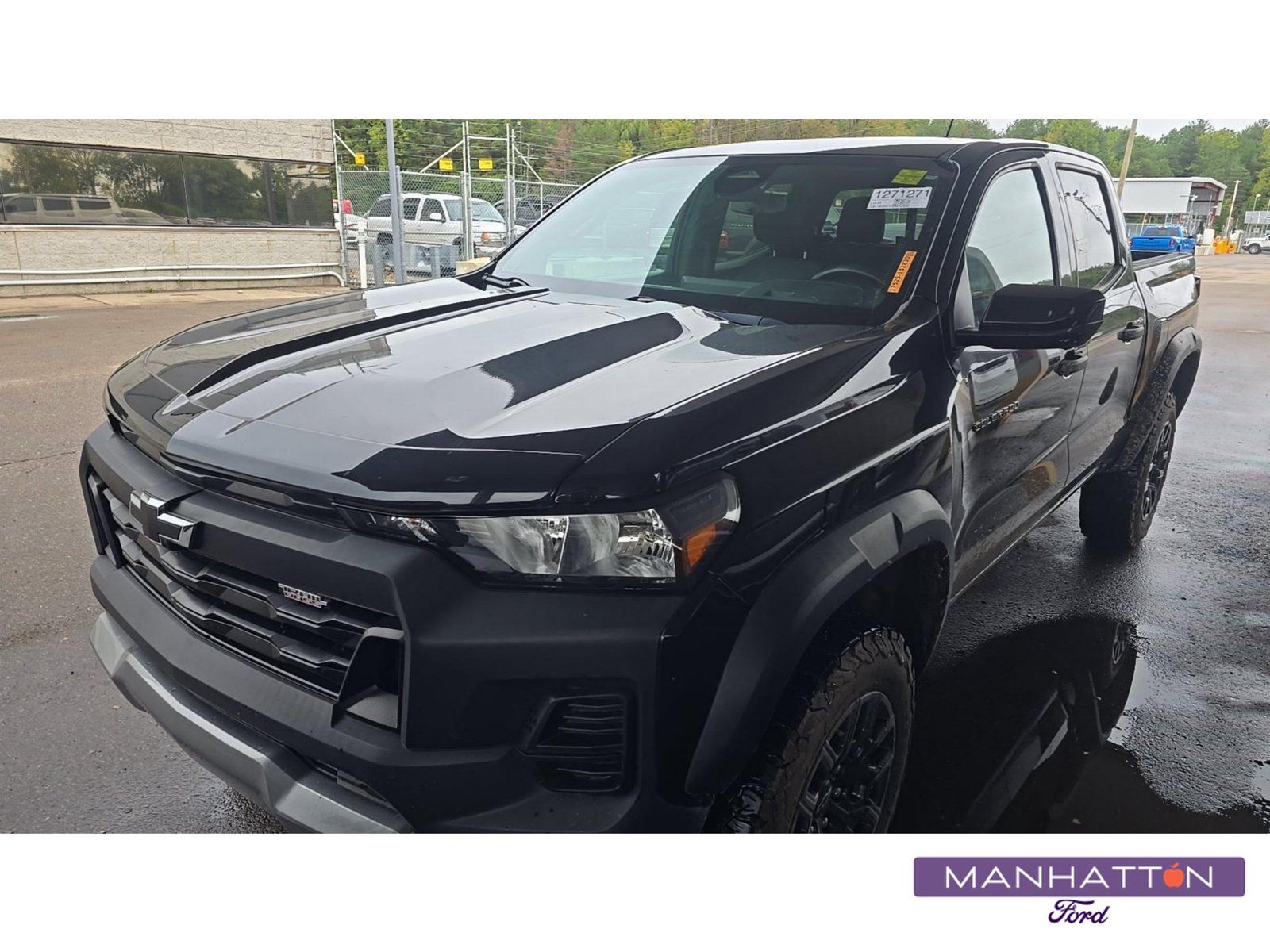 Used 2023 Chevrolet Colorado Trail Boss w/ Technology Package AWD/4WD image 1