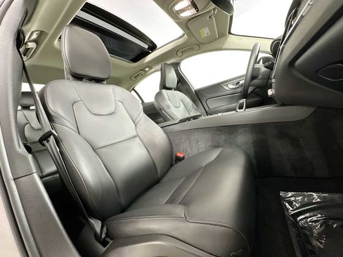 Used 2025 Volvo S60 B5 Core image 25