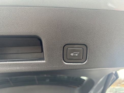 Used 2025 Buick Enclave Preferred image 17