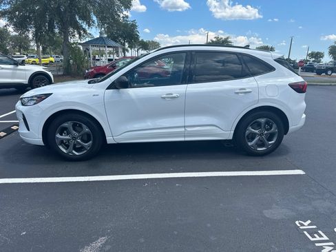 Used 2023 Ford Escape ST-Line FWD image 3