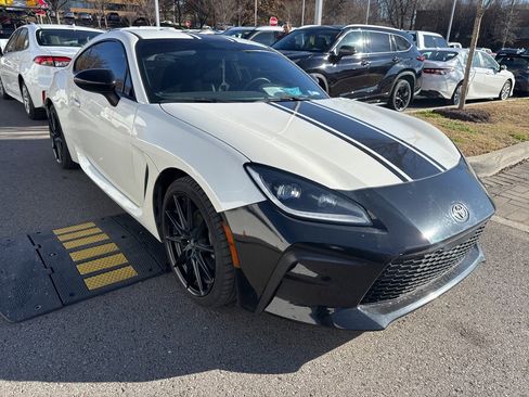 Used 2024 Toyota GR86 Premium image 3