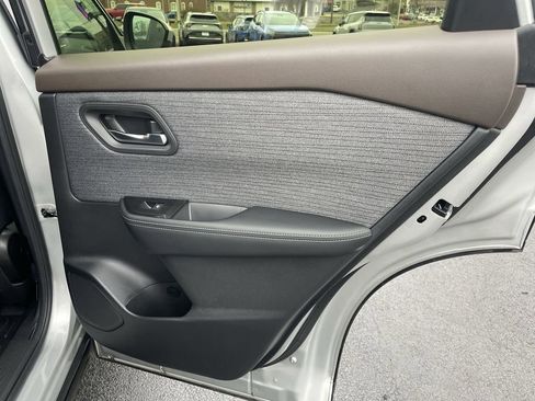 Used 2023 Nissan Rogue SV image 21