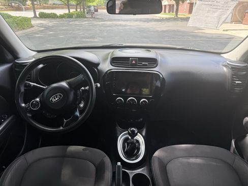 Used 2016 Kia Soul FWD image 9