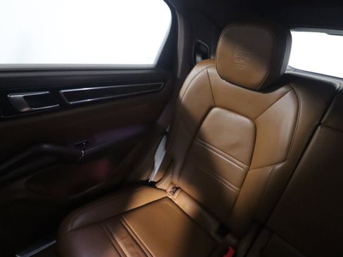 Certified 2023 Porsche Cayenne Platinum Edition image 15