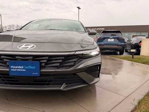 Used 2025 Hyundai Elantra Limited image 16