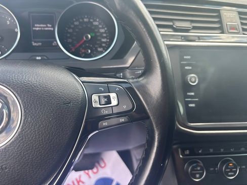 Used 2018 Volkswagen Tiguan SE w/ Panoramic Sunroof Package AWD/4WD image 39