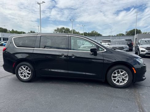 Used 2023 Chrysler Voyager LX FWD image 6