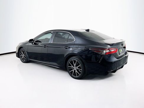 Used 2022 Toyota Camry SE image 5