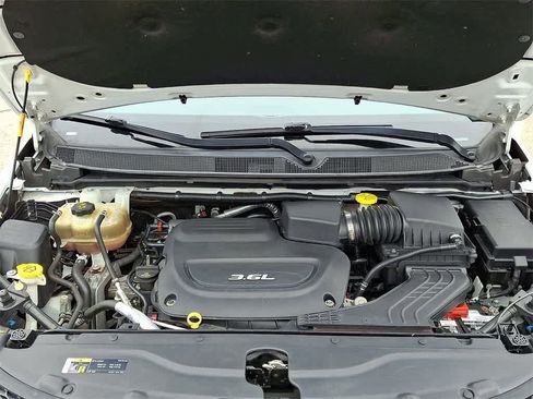 Used 2018 Chrysler Pacifica Limited image 30