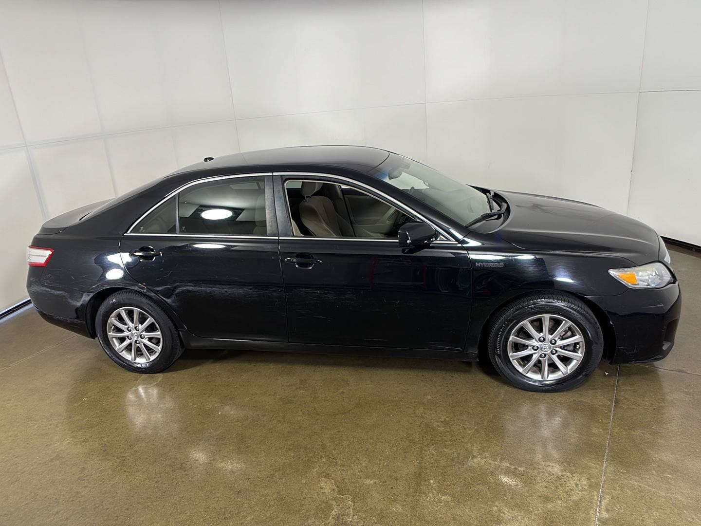 Used 2010 Toyota Camry Hybrid w/ Upgrade Pkg FWD image 8