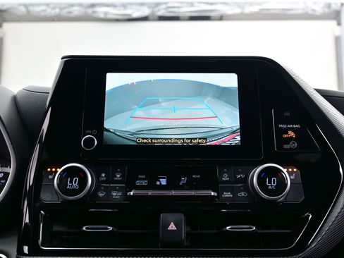 Used 2024 Toyota Highlander XSE AWD/4WD image 21