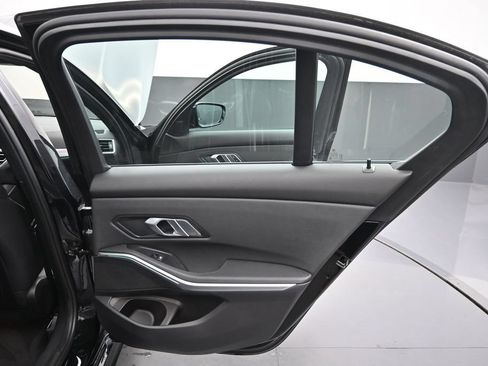 Used 2020 BMW 330i Sedan w/ M Sport Package RWD image 23