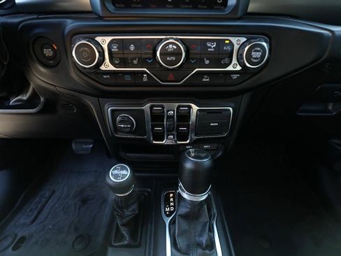 Used 2023 Jeep Wrangler Unlimited w/ Sun & Screen Package AWD/4WD image 19