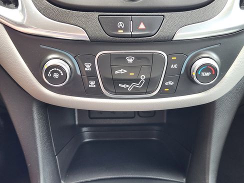 Certified 2022 Chevrolet Equinox LS w/ LS Convenience Package image 20