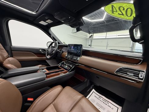 Used 2024 Lincoln Navigator Reserve w/ Equipment Group 201A image 25