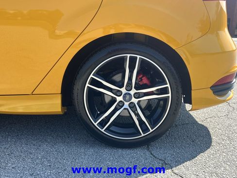 Used 2016 Ford Focus ST w/ Equipment Group 402A FWD image 32
