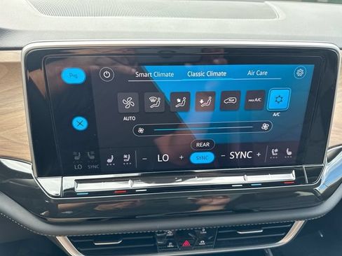 Certified 2025 Volkswagen Atlas SE FWD image 18