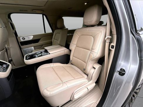 Used 2021 Lincoln Navigator L Reserve w/ Luxury Package AWD/4WD image 21