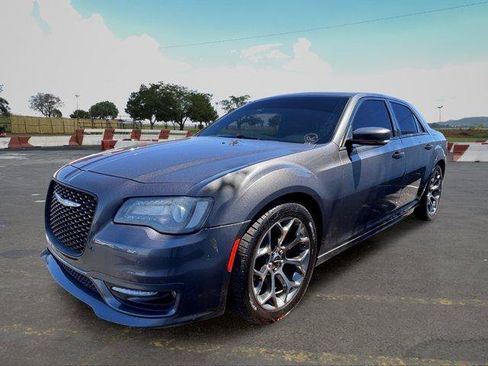 Used 2018 Chrysler 300 S w/ 300S Premium Group RWD image 2