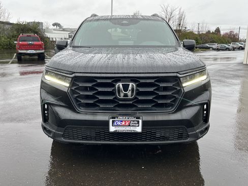 Used 2025 Honda Pilot Sport image 8