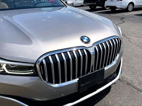 Used 2022 BMW 750i xDrive AWD/4WD image 5