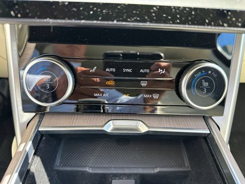 Used 2023 Land Rover Range Rover SE AWD/4WD image 19