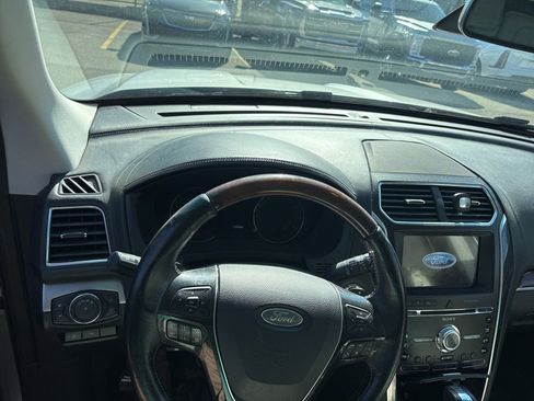 Used 2017 Ford Explorer Platinum image 8