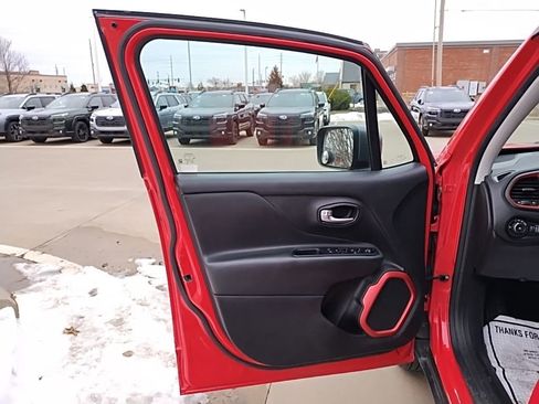 Used 2019 Jeep Renegade Trailhawk w/ UConnect 8.4 Nav Group image 20