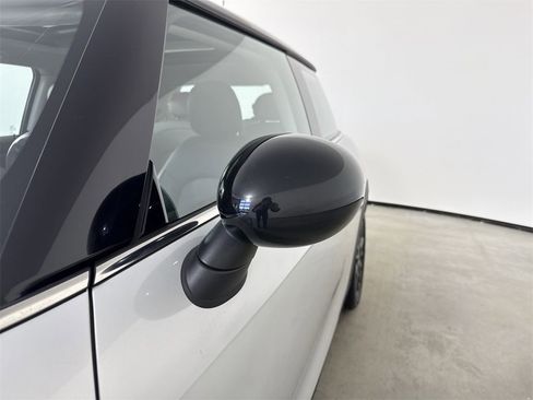 Used 2019 MINI Cooper 2-Door Hardtop image 12