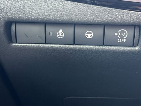 New 2025 Nissan Kicks SR w/ SR Premium Package FWD image 17