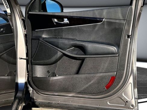 Used 2018 Kia Sorento LX image 26