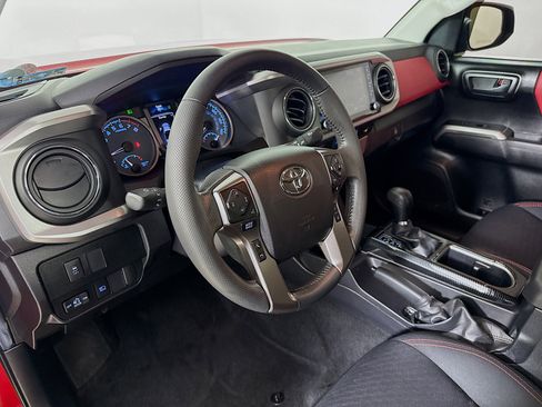 Used 2022 Toyota Tacoma SR5 image 8