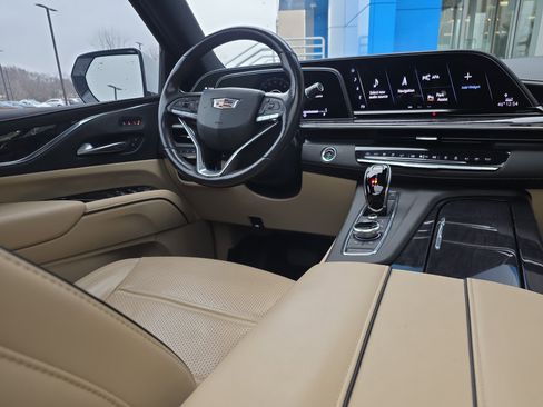 Used 2021 Cadillac Escalade Premium Luxury image 37